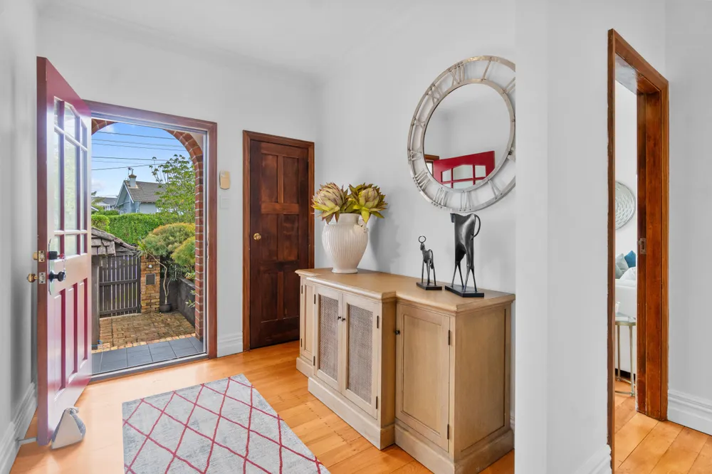 Photos of 99 Meadowbank Road