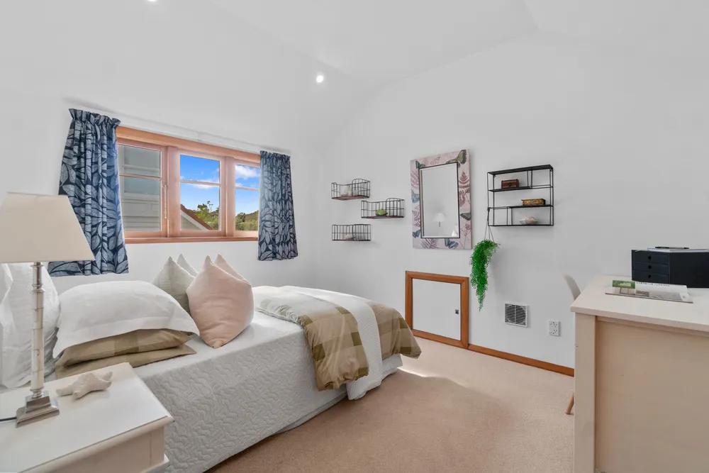 Photos of 99 Meadowbank Road