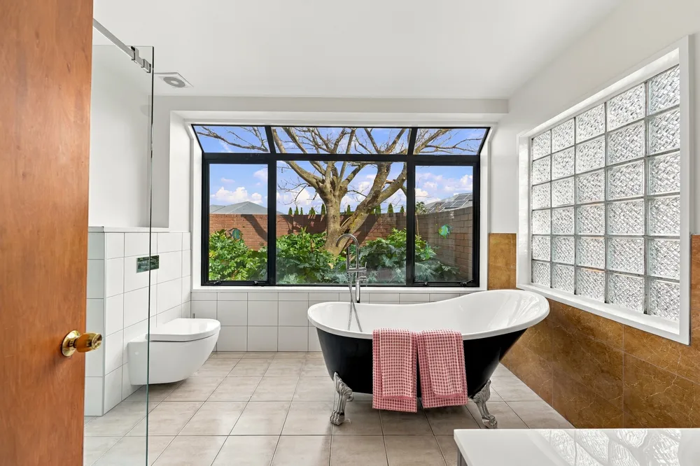 Photos of 216 Buchanans Road