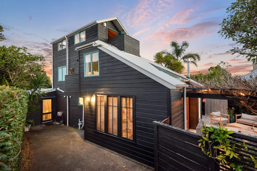 Photos of 54A Murdoch Road