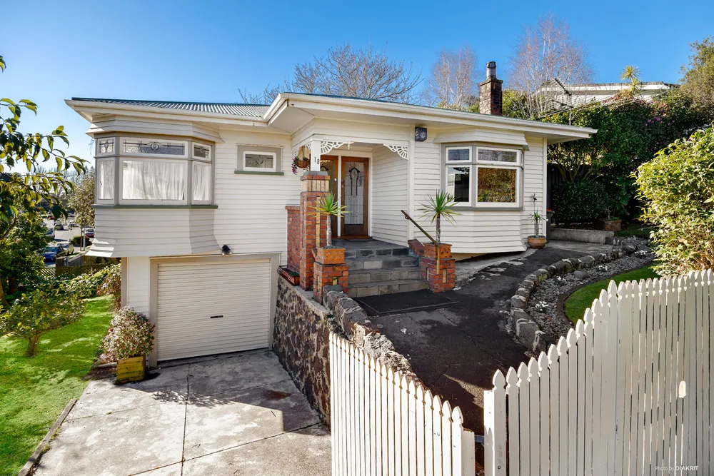 Photos of 18 Alberton Avenue