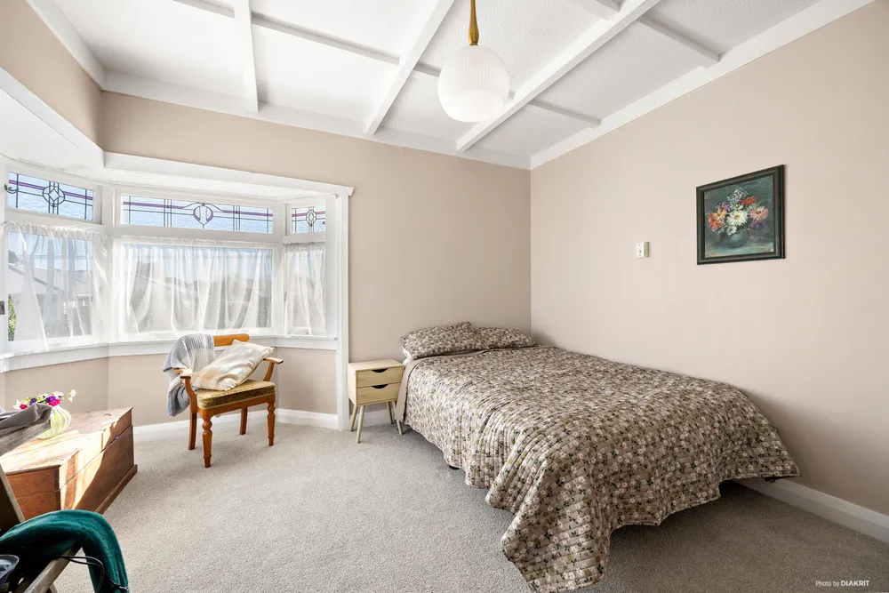 Photos of 18 Alberton Avenue