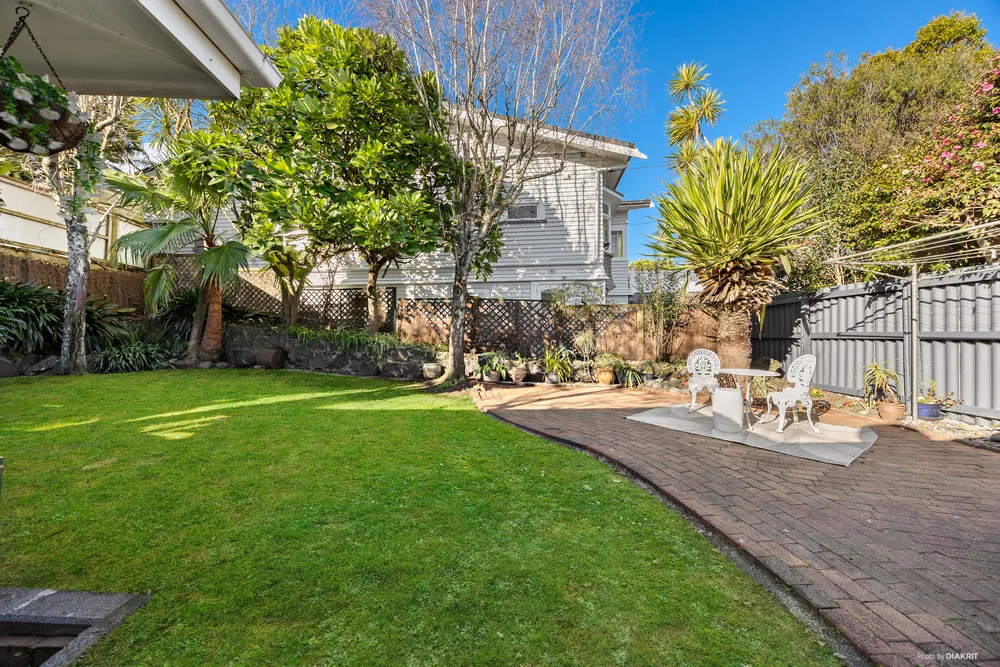 Photos of 18 Alberton Avenue