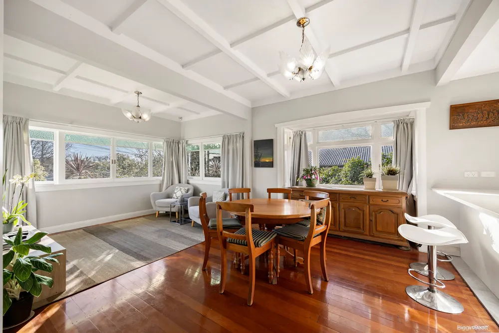 Photos of 18 Alberton Avenue