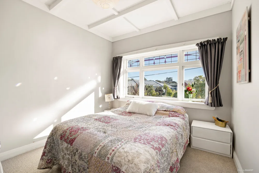 Photos of 18 Alberton Avenue