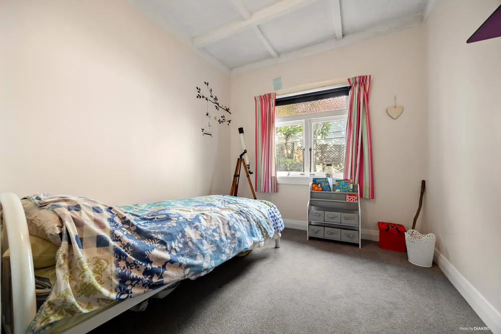 Photos of 18 Alberton Avenue