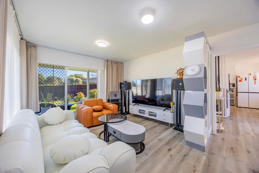 Photos of 21 Waimai Avenue