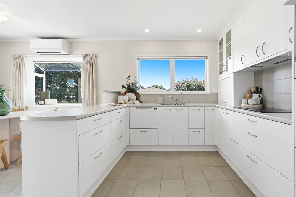 Photos of 16 Mahoe Street