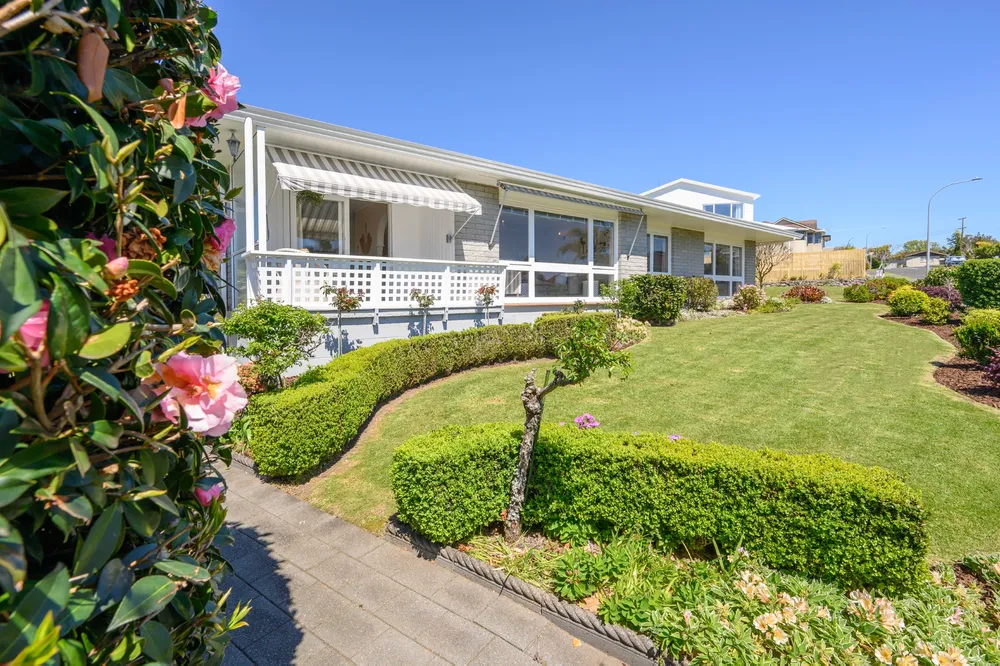 Photos of 16 Mahoe Street