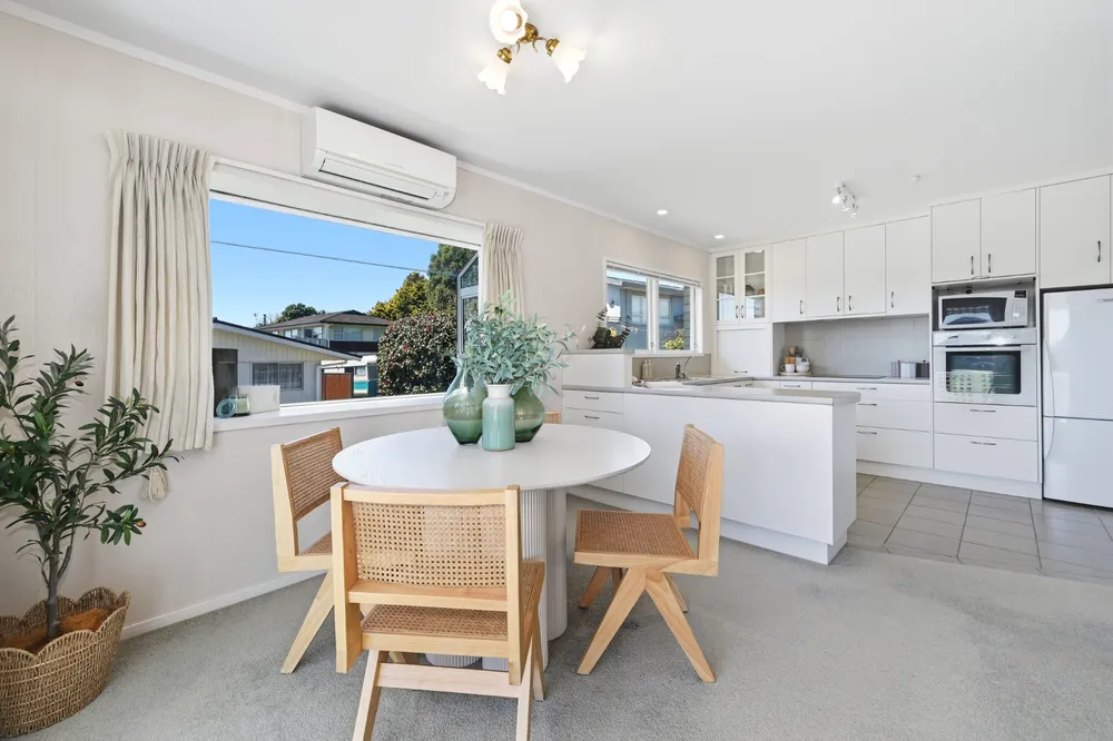 Photos of 16 Mahoe Street