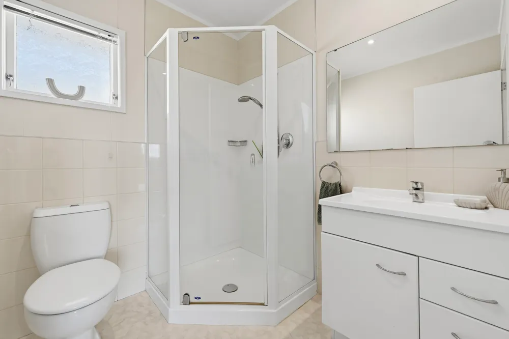 Photos of 16 Mahoe Street