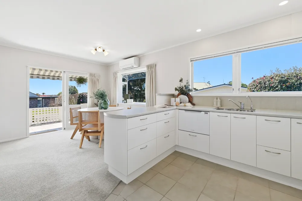 Photos of 16 Mahoe Street