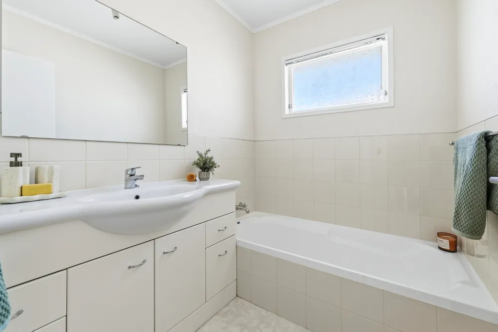 Photos of 16 Mahoe Street