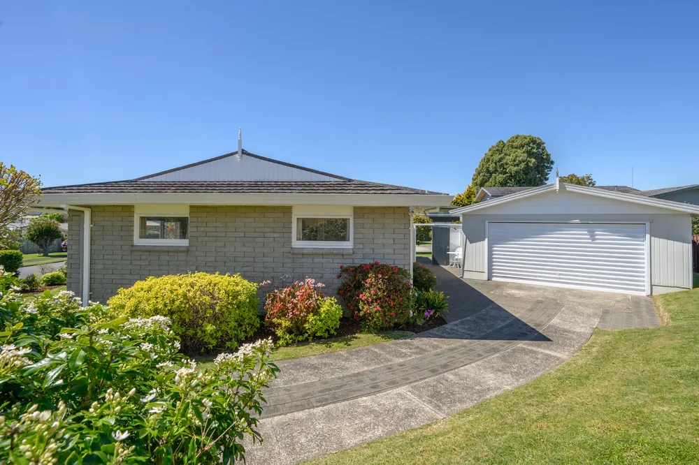 Photos of 16 Mahoe Street