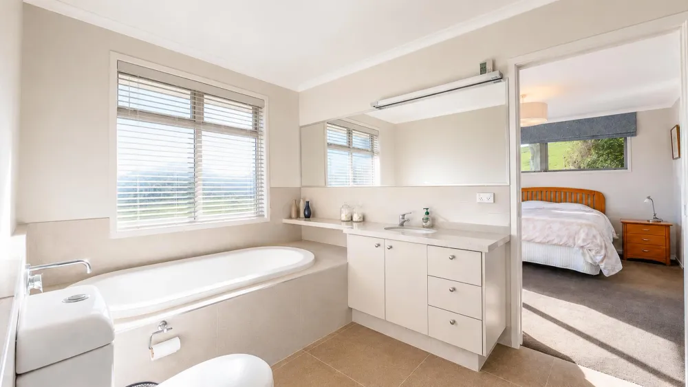 Photos of 435 Mangatawhiri Road