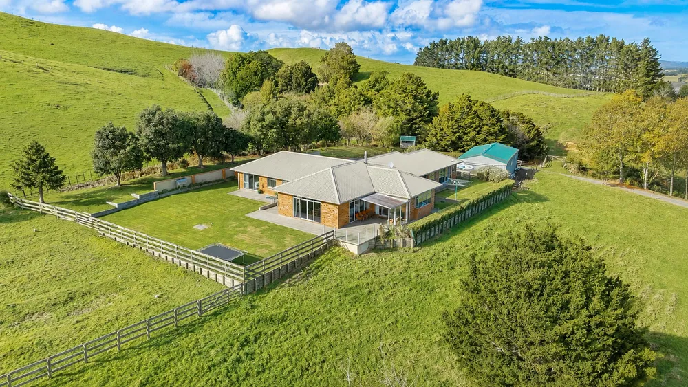 Photos of 435 Mangatawhiri Road