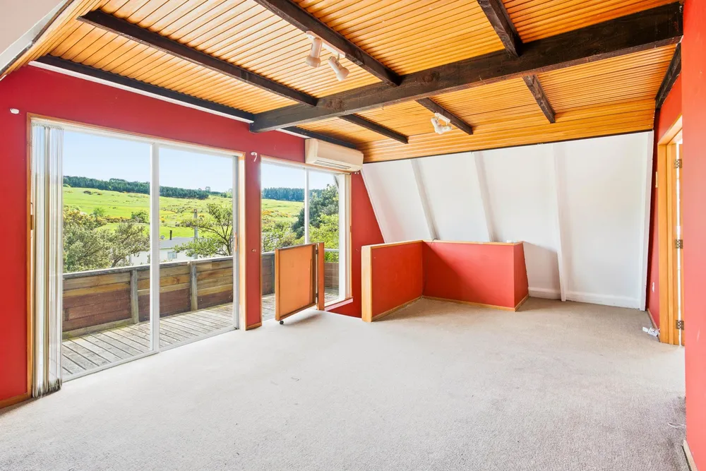 Photos of 585 Brighton Road