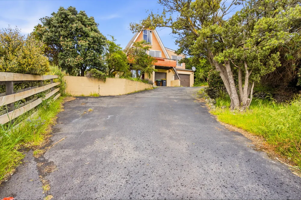 Photos of 585 Brighton Road