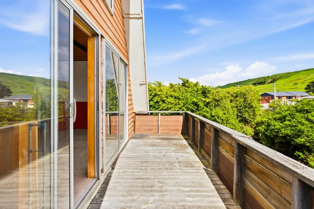 Photos of 585 Brighton Road