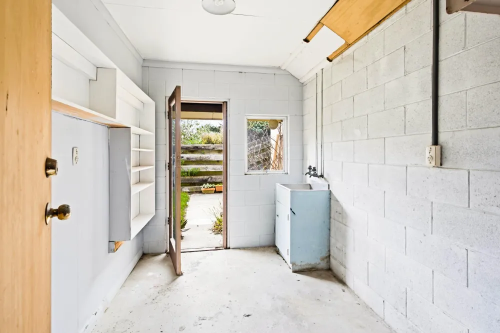 Photos of 585 Brighton Road