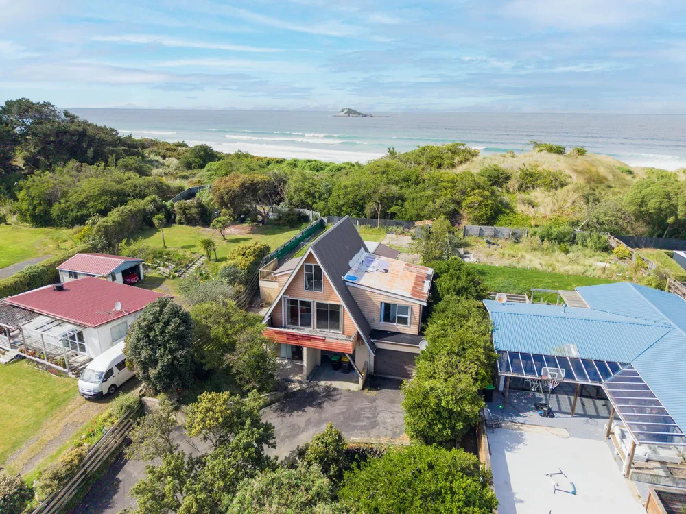Photos of 585 Brighton Road