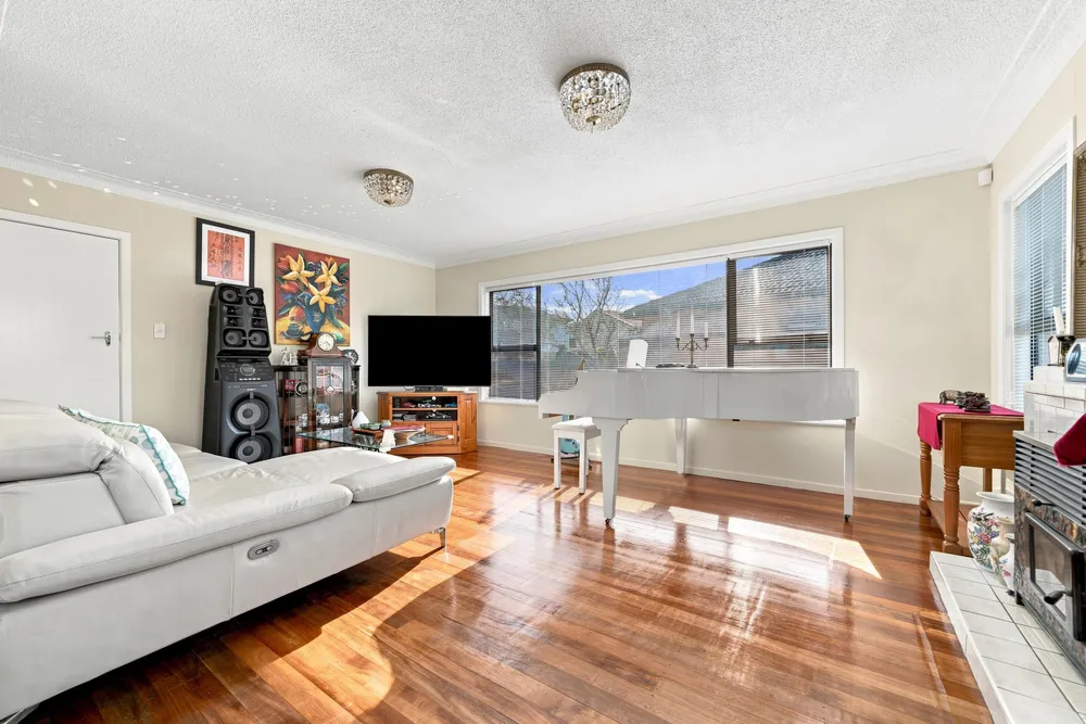 Photos of 18 Lipscombe Avenue