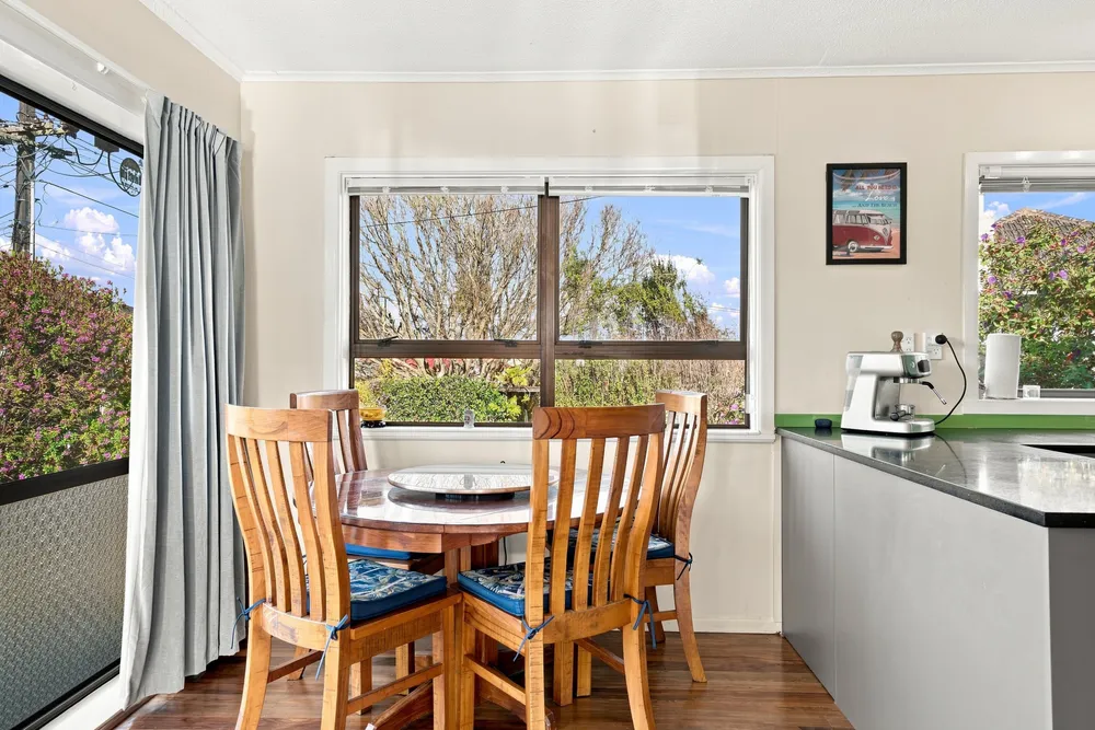 Photos of 18 Lipscombe Avenue