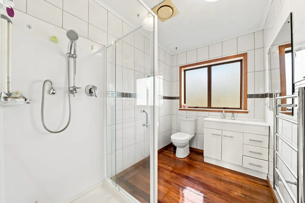Photos of 18 Lipscombe Avenue