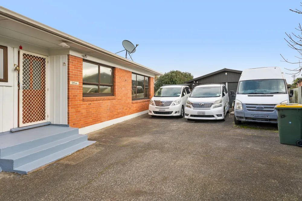 Photos of 18 Lipscombe Avenue