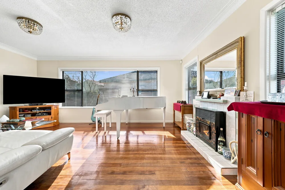 Photos of 18 Lipscombe Avenue