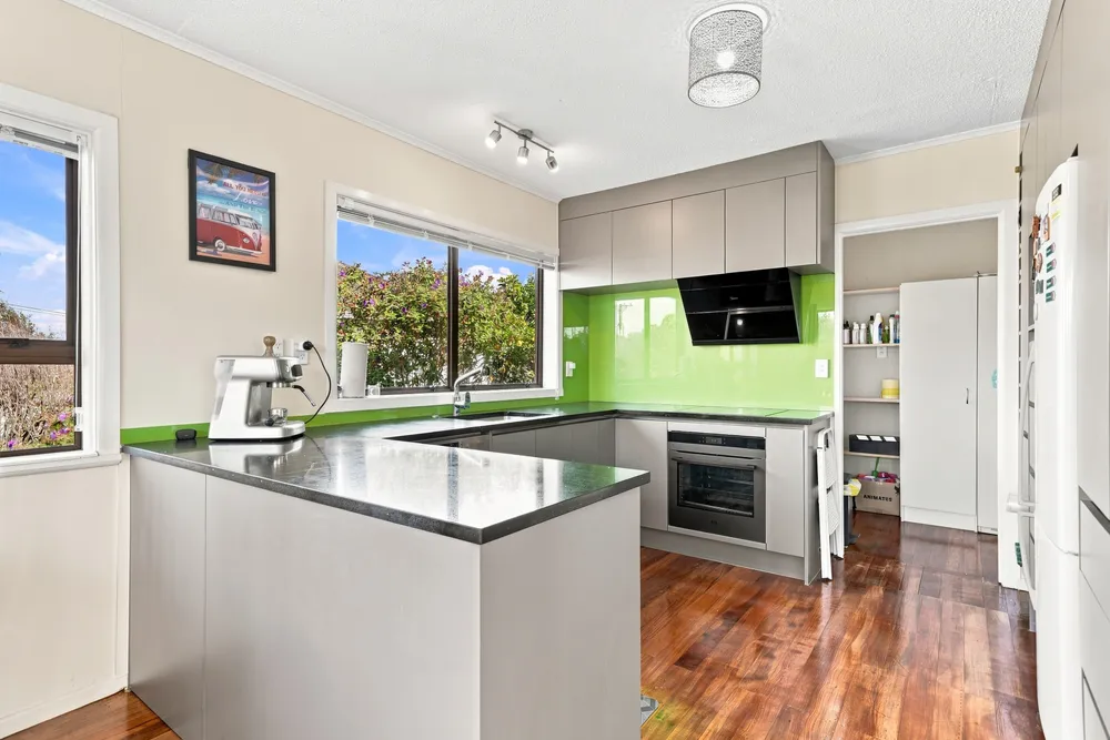 Photos of 18 Lipscombe Avenue
