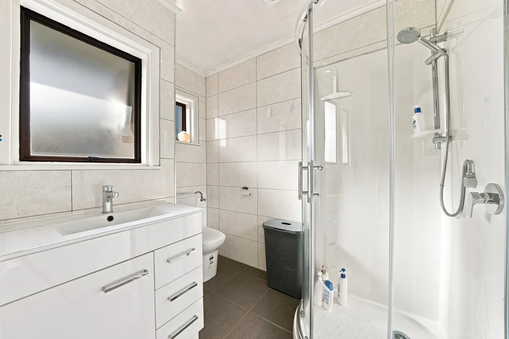 Photos of 18 Lipscombe Avenue