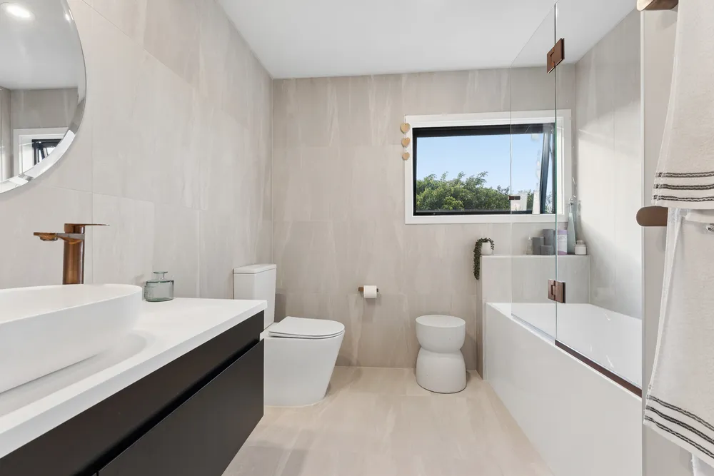 Photos of 128 Onetaunga Road