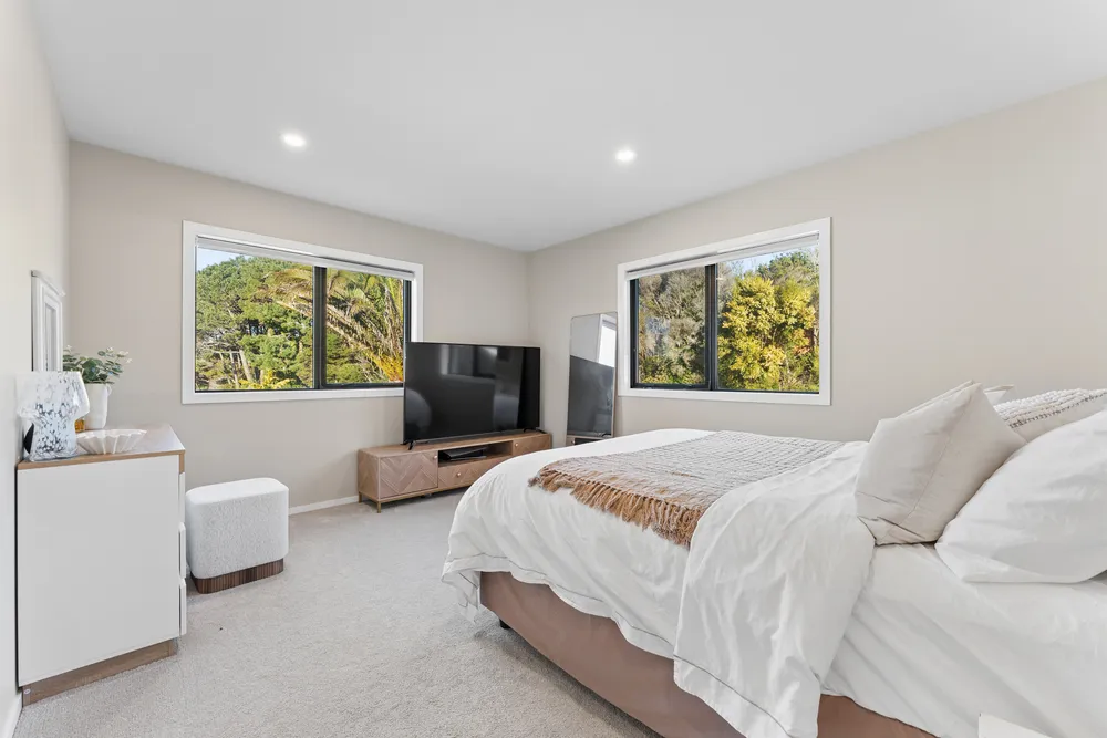 Photos of 128 Onetaunga Road