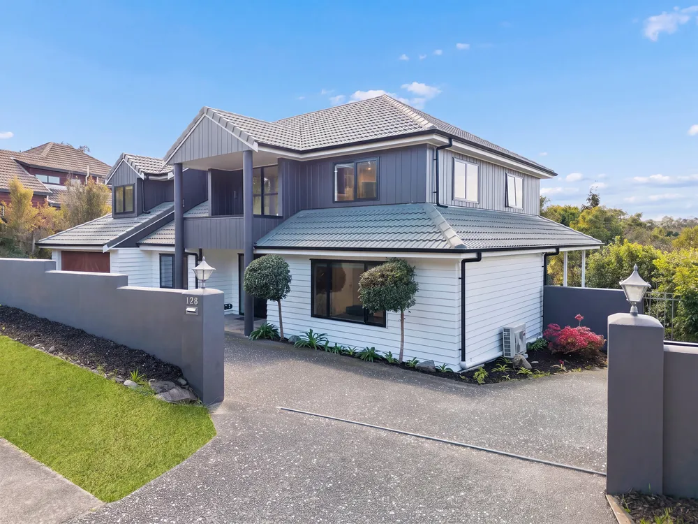 Photos of 128 Onetaunga Road