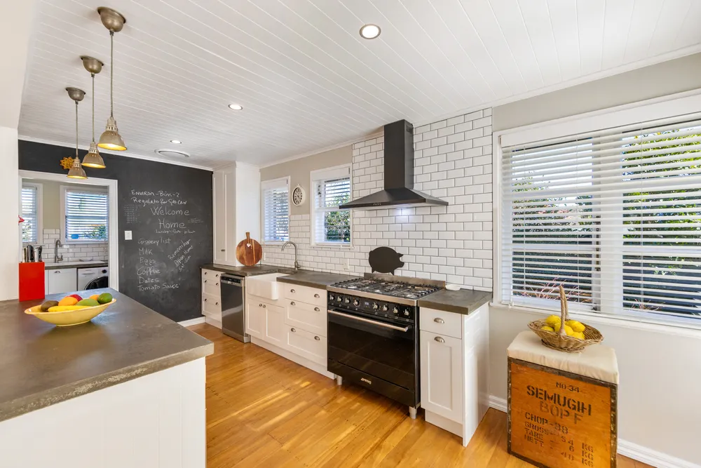 Photos of 11 Alamein Road