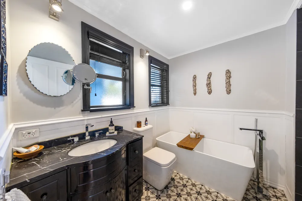 Photos of 11 Alamein Road