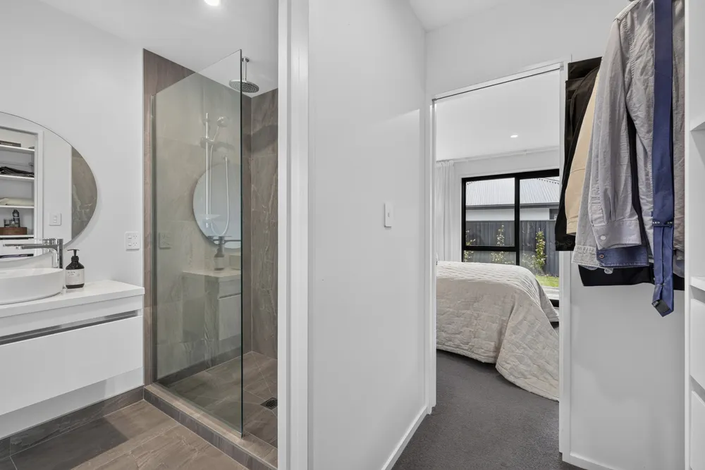 Photos of 16 Spalling Road