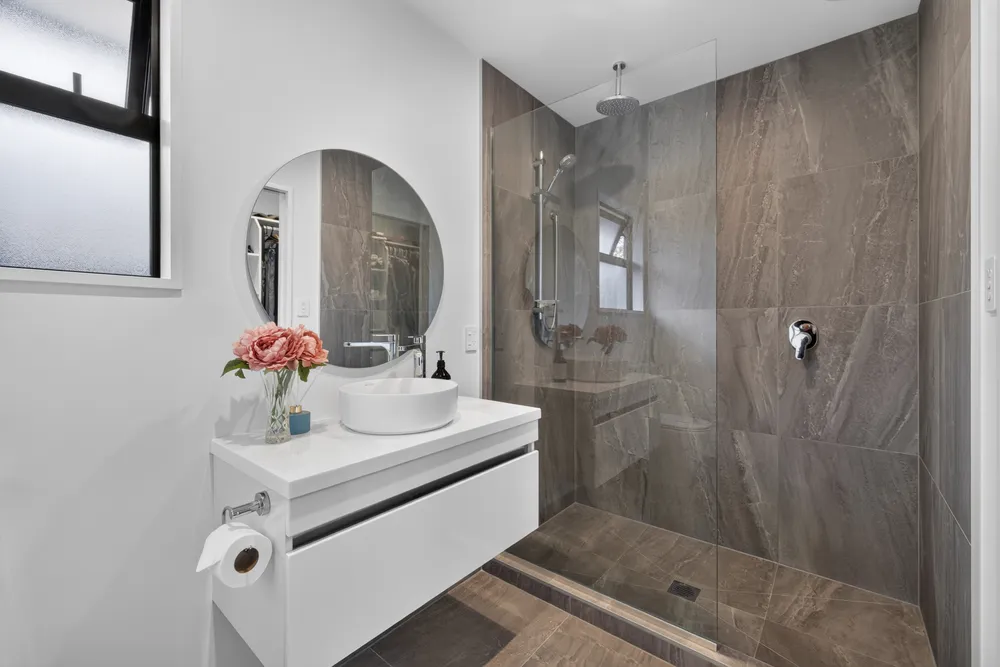 Photos of 16 Spalling Road