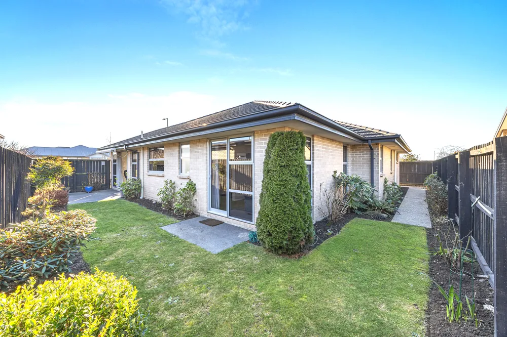 Photos of 40 Kittyhawk Avenue