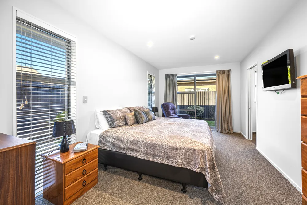 Photos of 40 Kittyhawk Avenue
