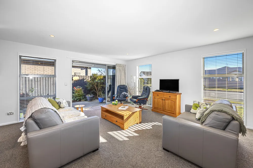 Photos of 40 Kittyhawk Avenue