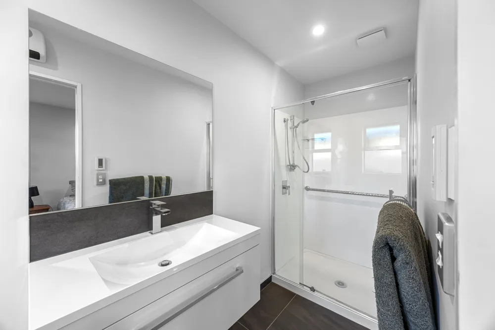 Photos of 40 Kittyhawk Avenue