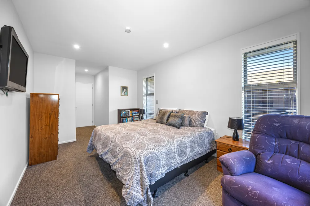 Photos of 40 Kittyhawk Avenue