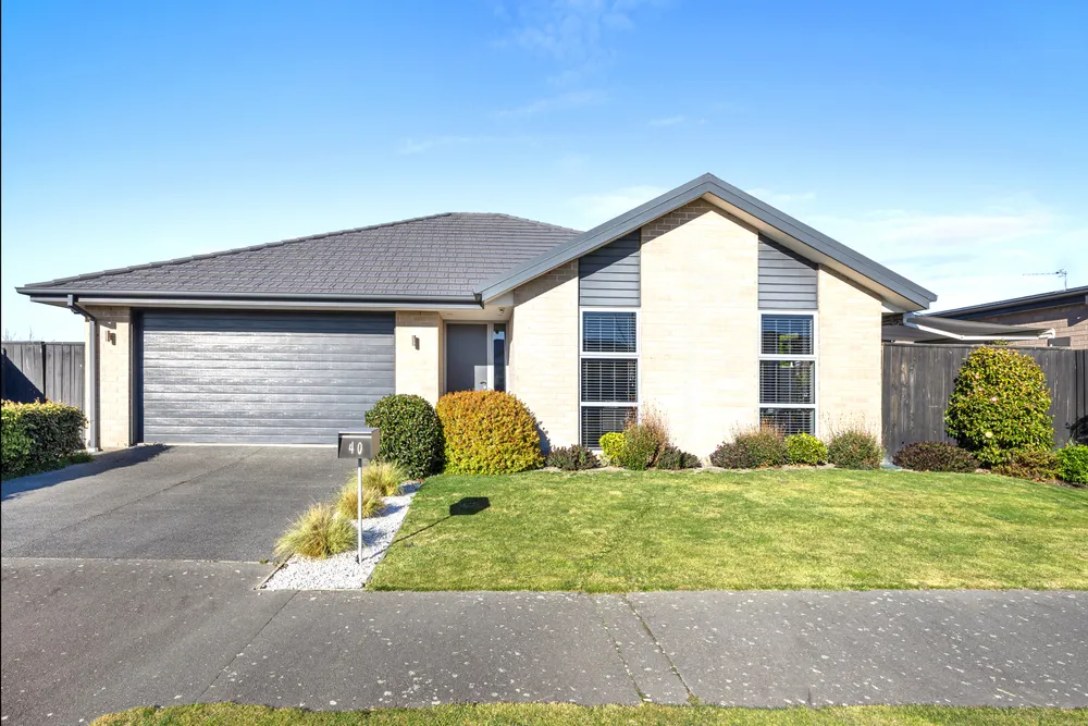 Photos of 40 Kittyhawk Avenue