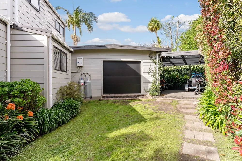 Photos of 16 Picasso Drive