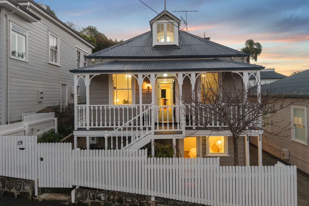 Photos of 19 St Aubyn Street