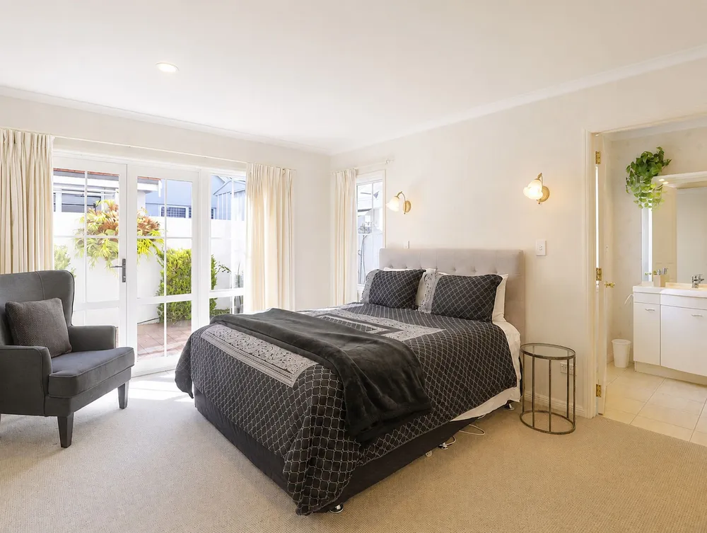Photos of 21 Fifth Avenue