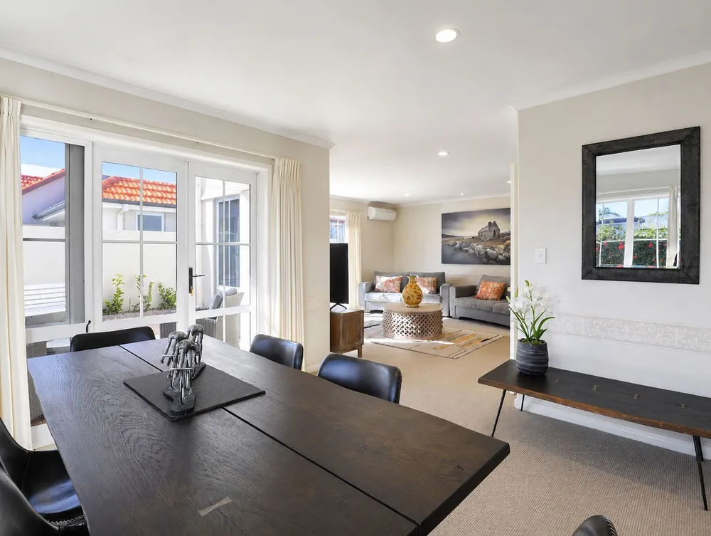 Photos of 21 Fifth Avenue
