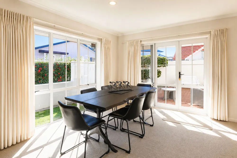 Photos of 21 Fifth Avenue